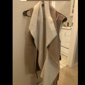Suede/Sherpa vest tan white vest